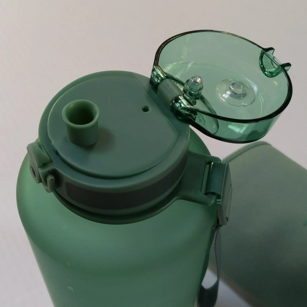 Hydracy, sage green 64 Oz water bottle with insulation/ condensation sle…